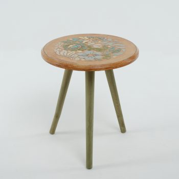 Rölyef Çiçek Desenli Ahşap Sehpa 🌿